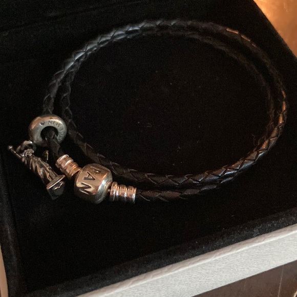 NWOT Leather Pandora Bracelet with Statue of Liberty Charm 🗽 (in box) - Picture 2 of 4